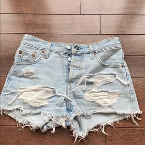 Levi distressed shorts